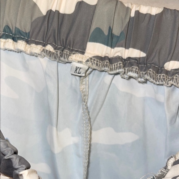 Camo Cargo Pants with beige peace shirt set (2pieces) XL - Picture 6 of 7